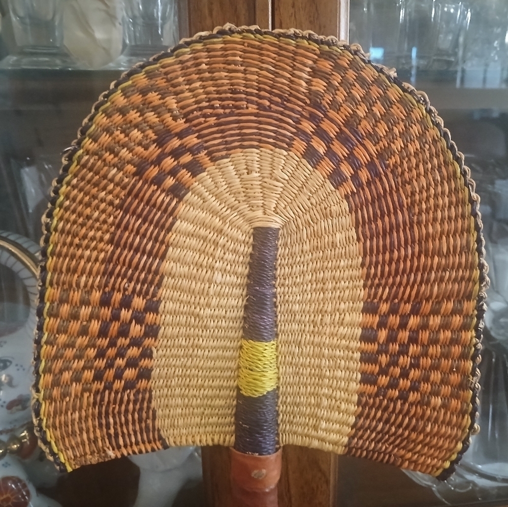 Hand Woven African Bolga Fan - Picture 5 of 5